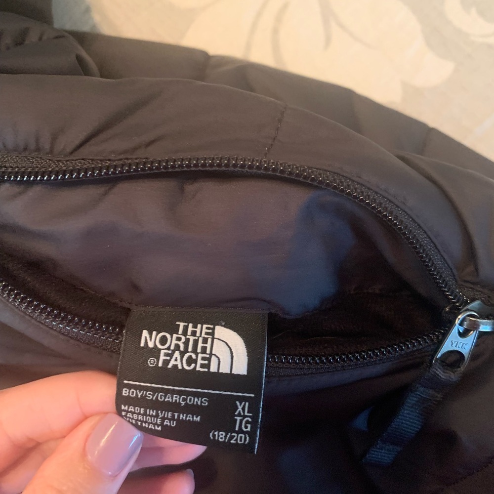 Boys black reversible Northface  jacket size xl 18/20
